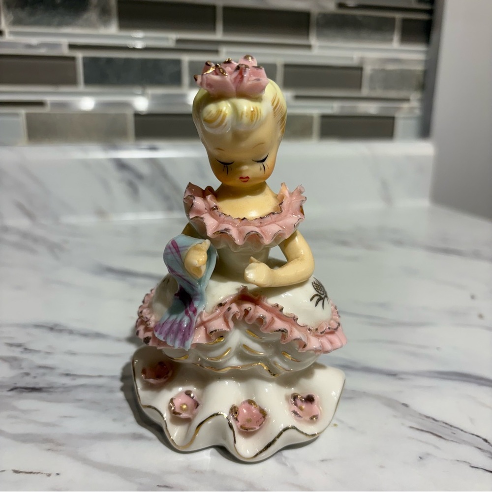 Vintage Holt Howard Girl ceramic figurine southern Belle anthropomorphic eyelash